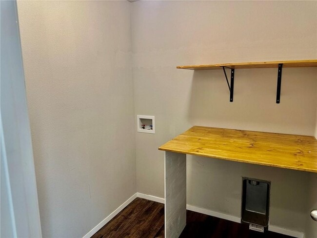 Building Photo - 920 Queen St