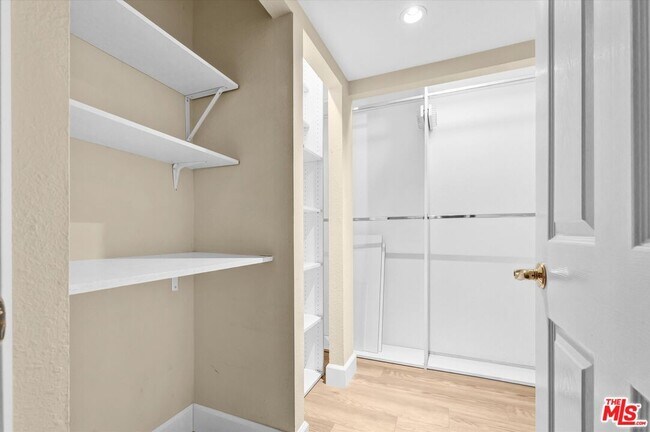 Building Photo - 1131 Alta Loma Rd