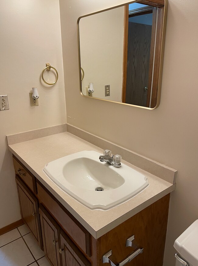 Building Photo - MOVE IN READY! - Cute 2 Bed/1 Bath near OCCC!