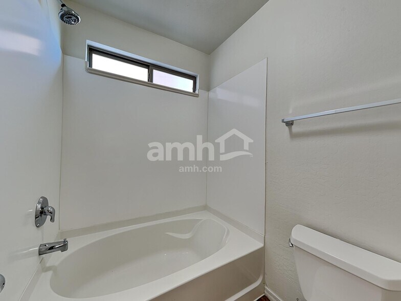 Building Photo - 6727 W Desert Ln