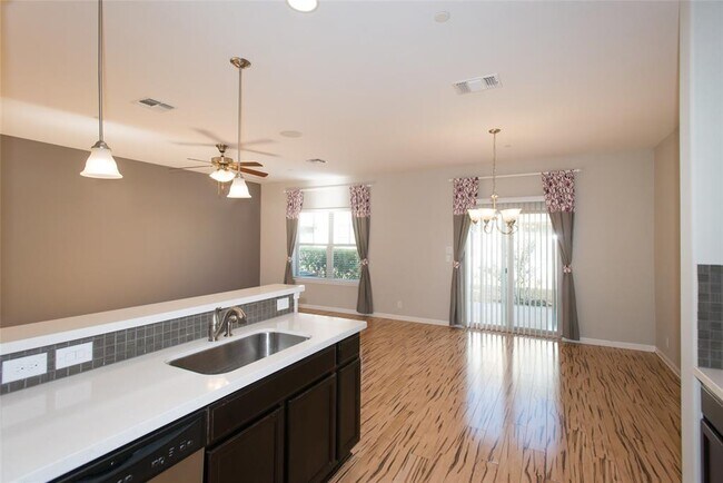 Building Photo - 1620 Bryant Dr