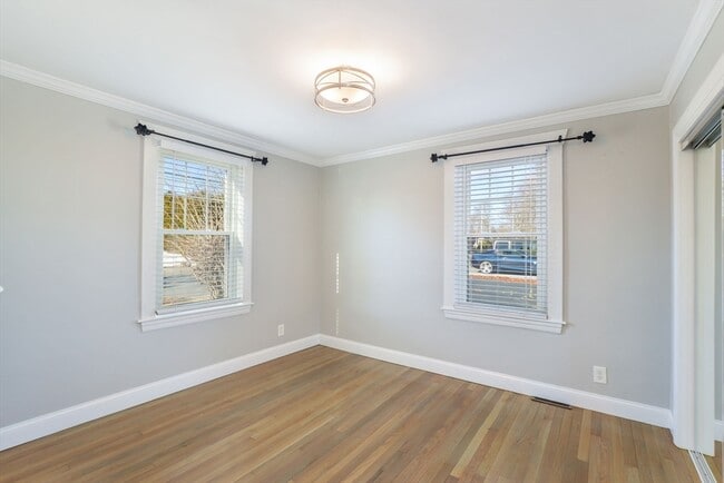 Building Photo - 325 Park Ave