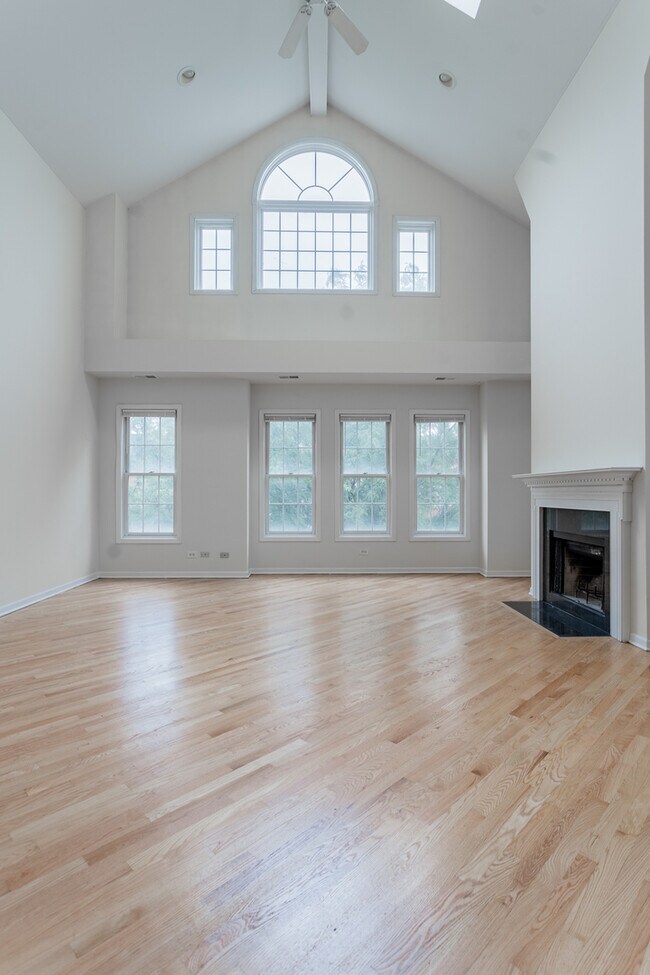 Building Photo - 1514 N Wood St
