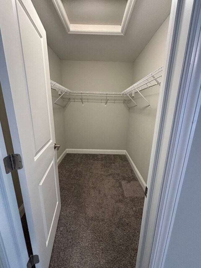 Building Photo - Beautiful Townhome in Washington! - 2 Bedroom