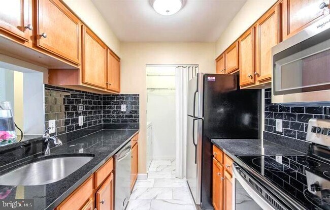 Building Photo - 11701 Olde English Dr