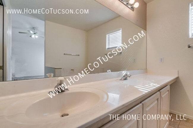 Building Photo - 7811 E Starbright Ct