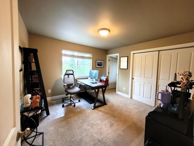 Building Photo - Beautiful Home in Desirable Geneva Neighborhood - 2700 sqft