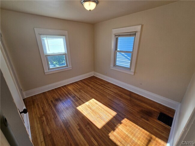Building Photo - 176 Mayar St