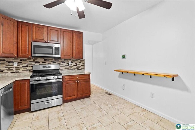 Building Photo - 921 Ridge St