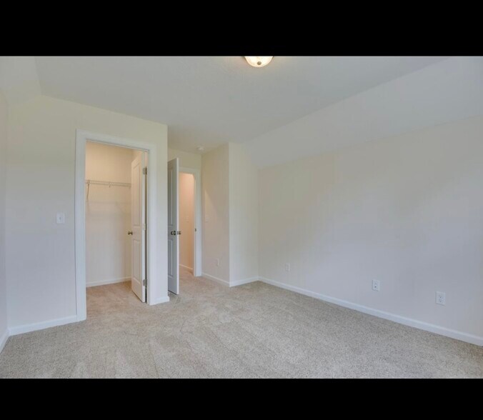 Building Photo - 9 Coslett Dr