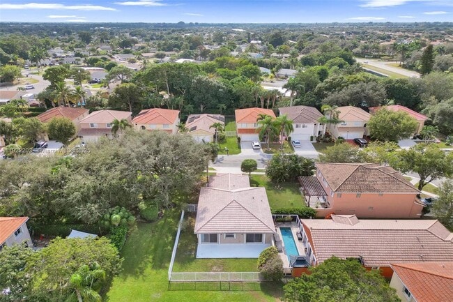 Building Photo - 6305 Willoughby Cir