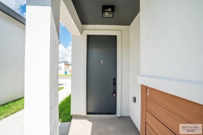 Building Photo - 3548 Hidalgo Cir