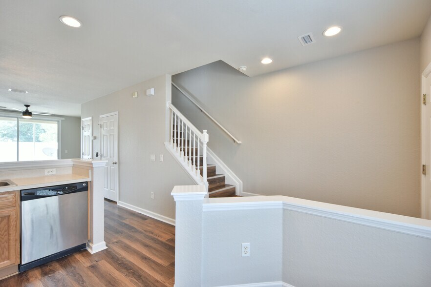Building Photo - 4490 SW 49th Ave