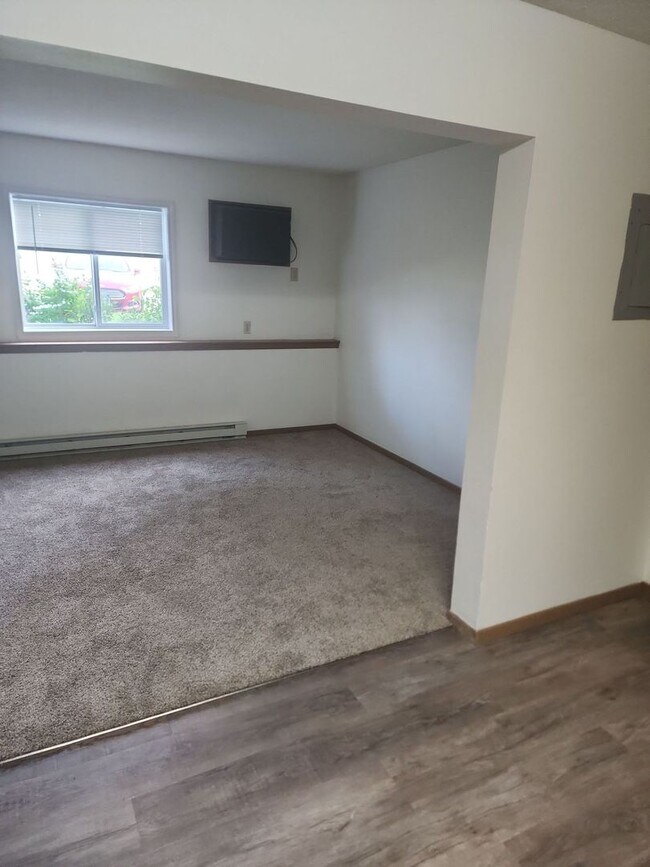 Building Photo - 3 Bedroom 1 Bath Apartments in Montgomery