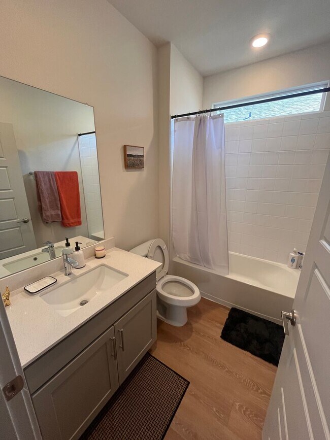 Building Photo - 3 bed 2 bath home off I-35