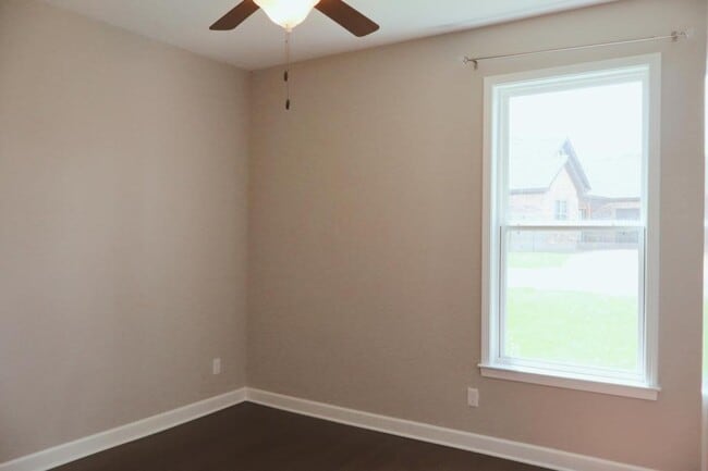 Building Photo - 205 Windcrest Cir