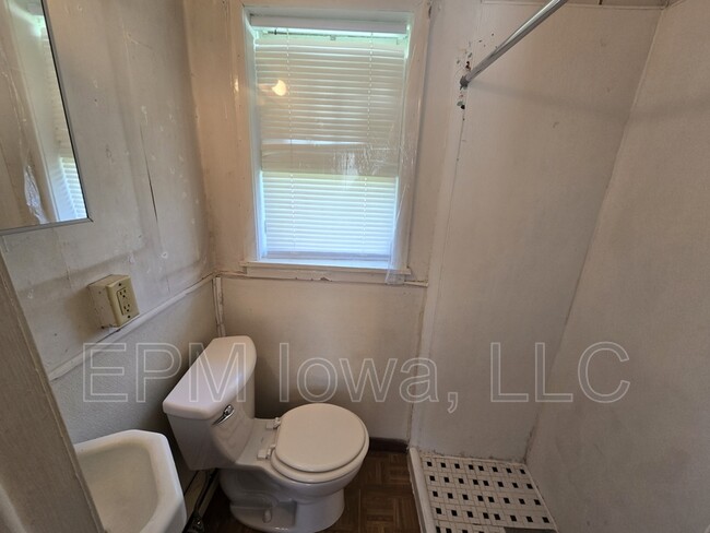 Building Photo - 2836 Independence Ave