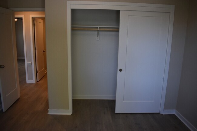 Building Photo - 524 Janell Ct
