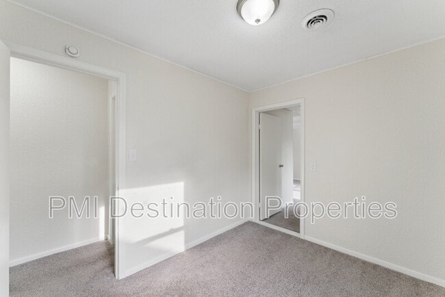 Building Photo - 5026 Locust Ave