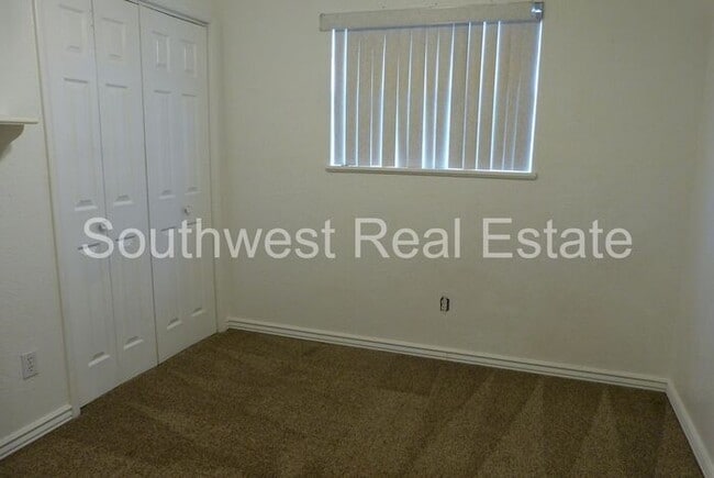 Building Photo - Lovely 3 bedroom 2 bath home