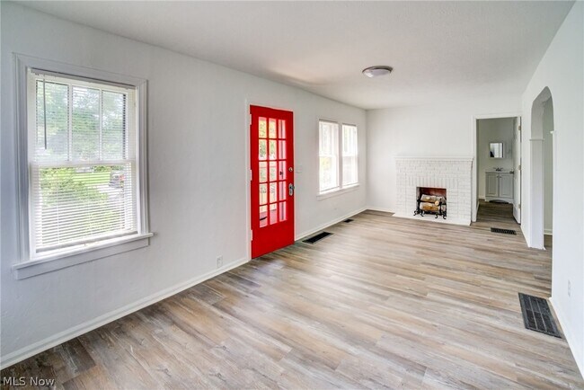Building Photo - 4312 Kenmore Ave