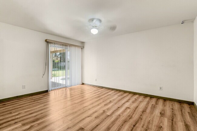 Building Photo - 5170 E Huntington Ave
