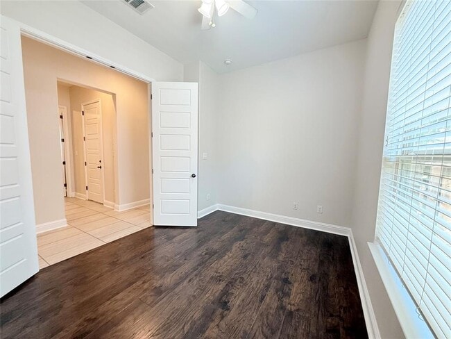 Building Photo - 10911 Hidden Caves Way