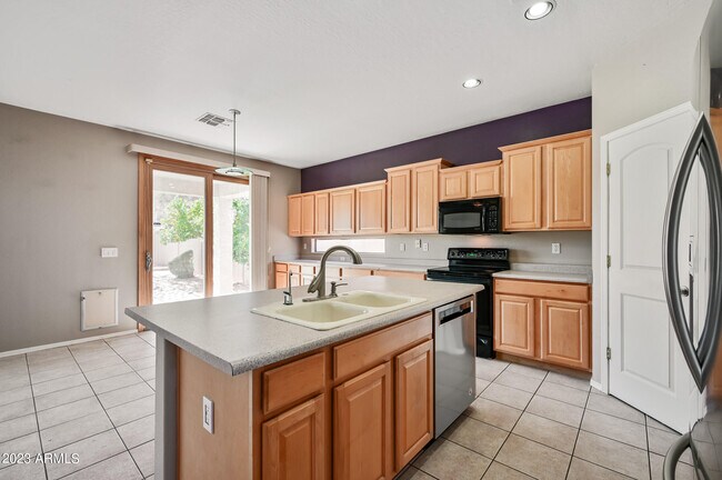 Building Photo - 1453 E Saragosa St