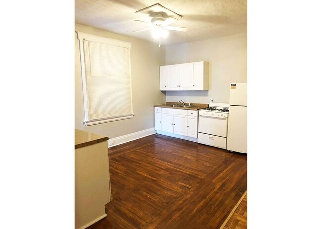 Interior Photo - 3238 Bishop St