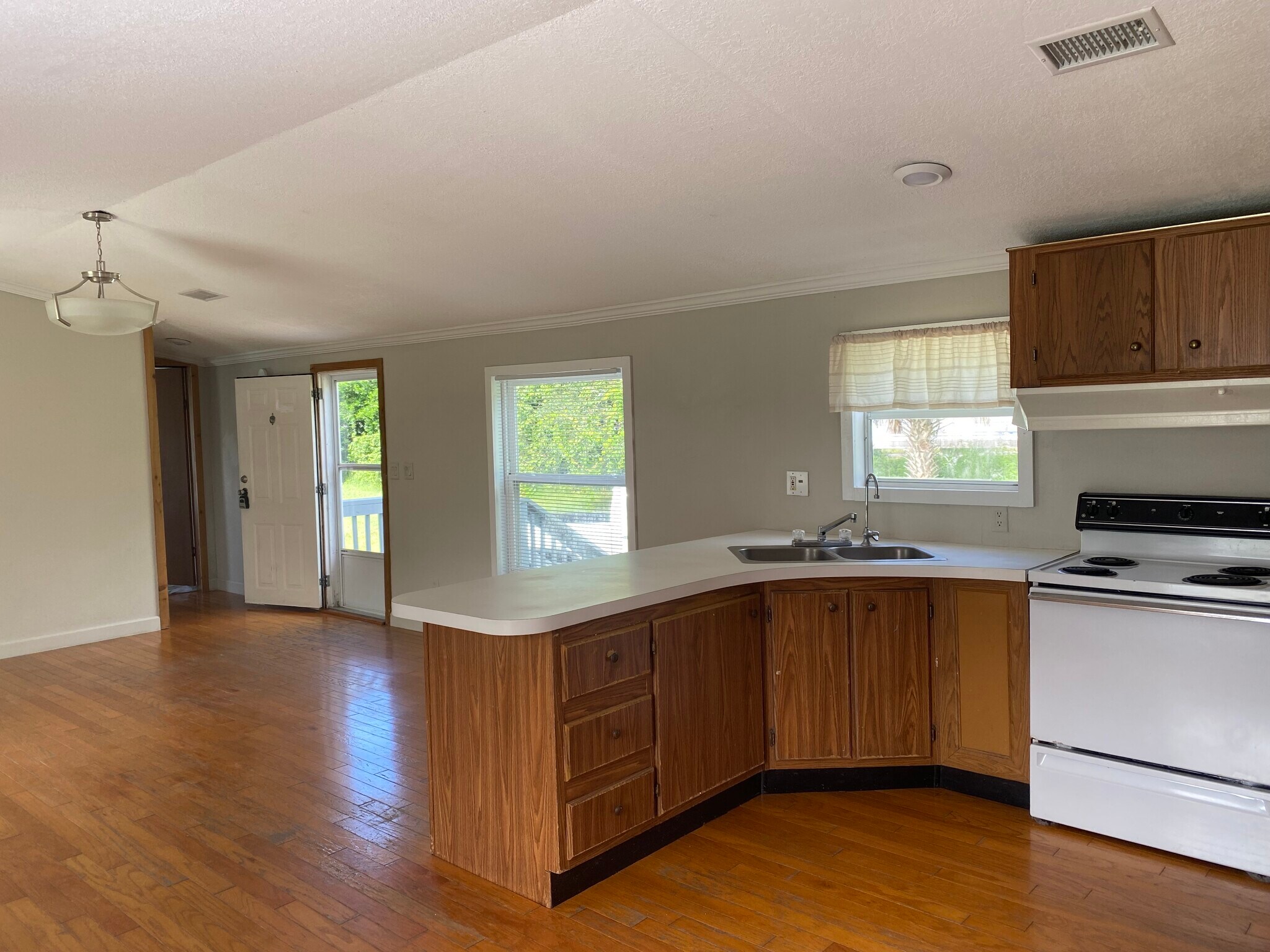 Building Photo - 17014 Meridian Blvd