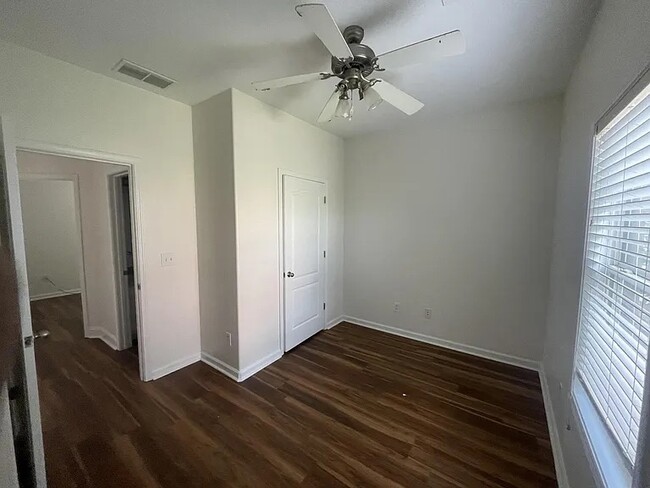 Building Photo - 263 Fern Walk