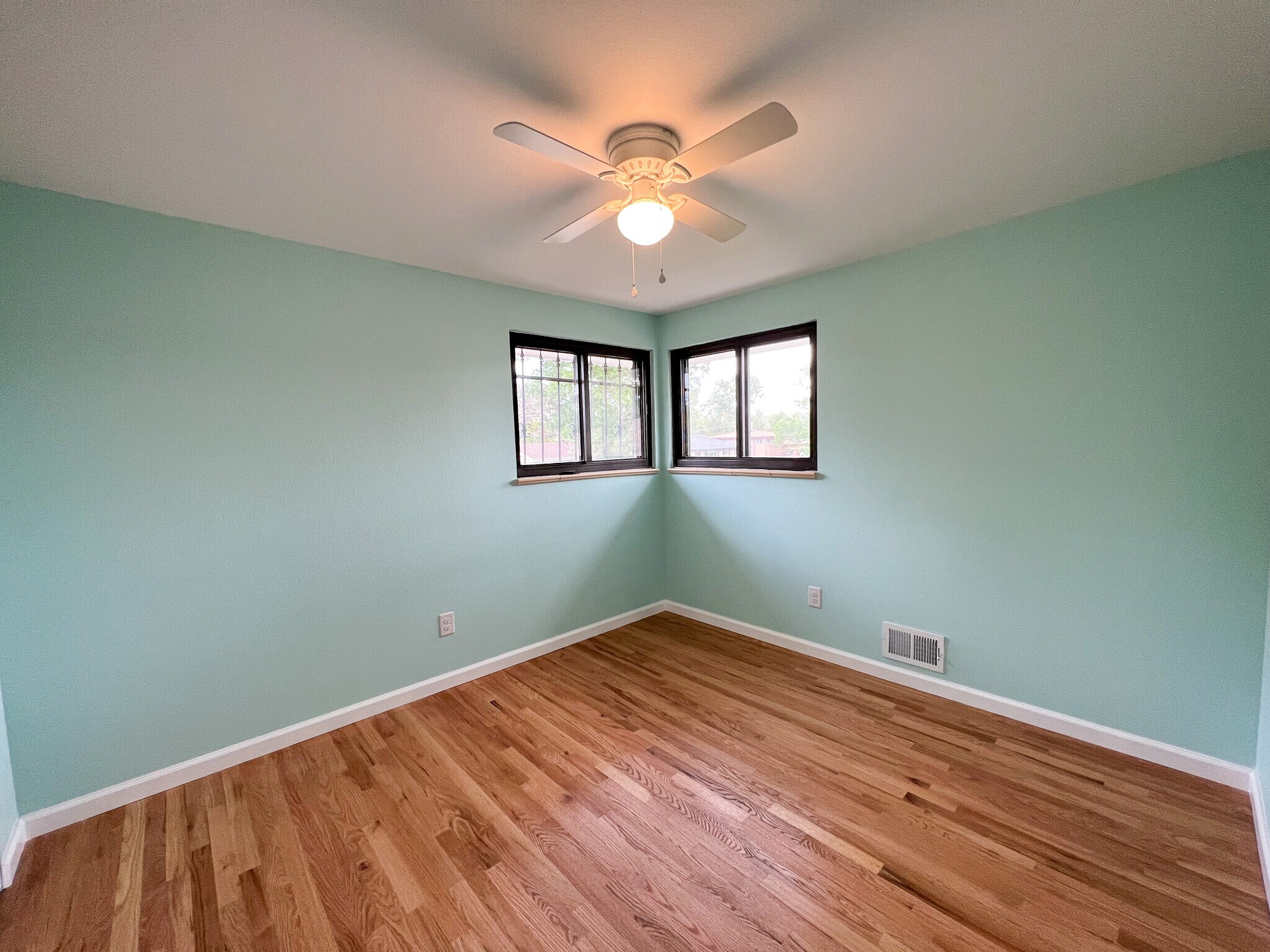 Building Photo - 12496 E Park Ln Dr