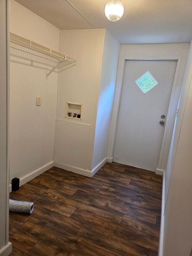 Building Photo - Ready to Move in