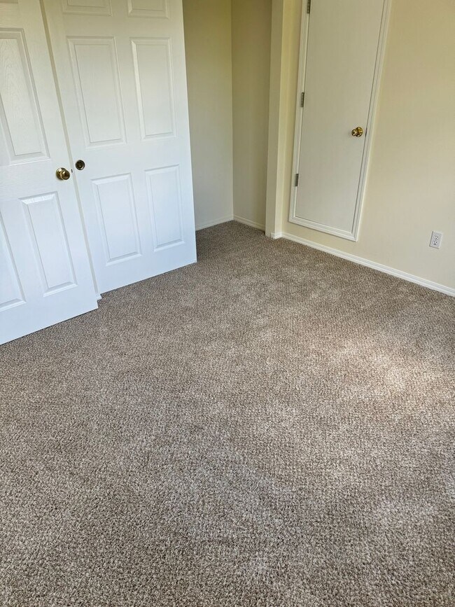 Building Photo - Beautiful 3 Bedroom in Grand Oaks Neighbor...