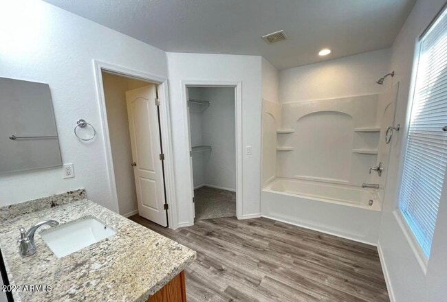 Building Photo - 2114 N 78th Glen