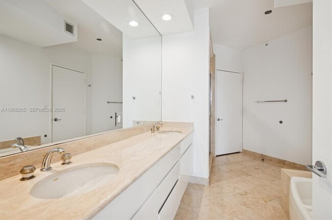 Building Photo - 717 Crandon Blvd