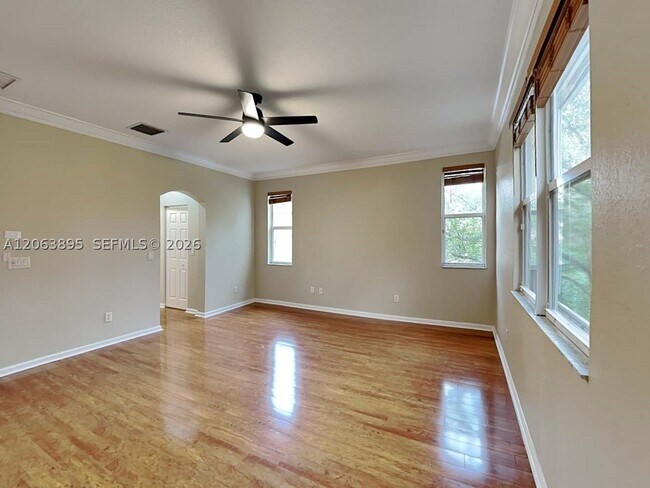 Building Photo - 4944 Cypress Ln
