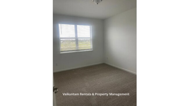 Building Photo - 563 Cherry Elm Dr