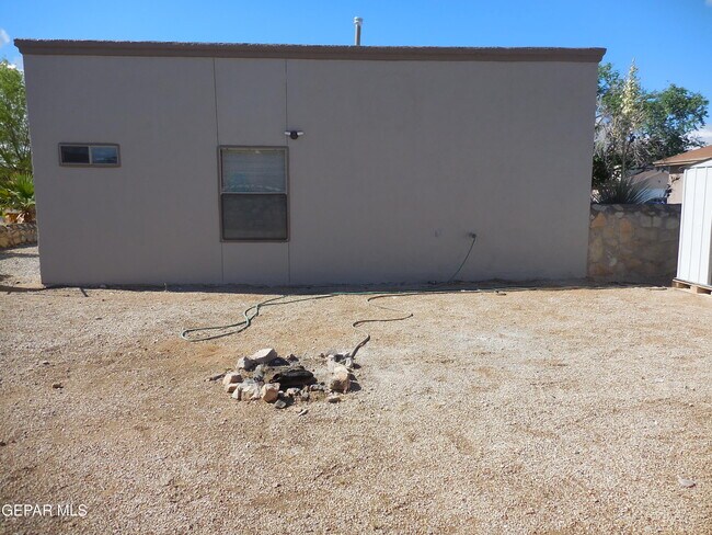 Building Photo - 14741 Calhoun Dr