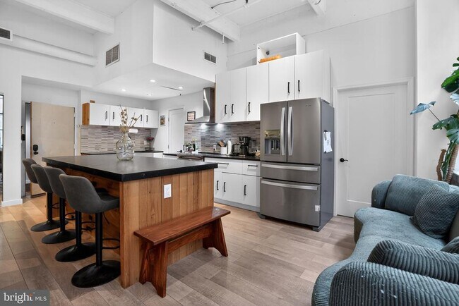 Building Photo - 1238 Callowhill St