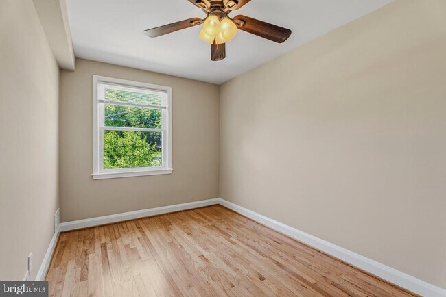 Building Photo - 586 Lucia Ave