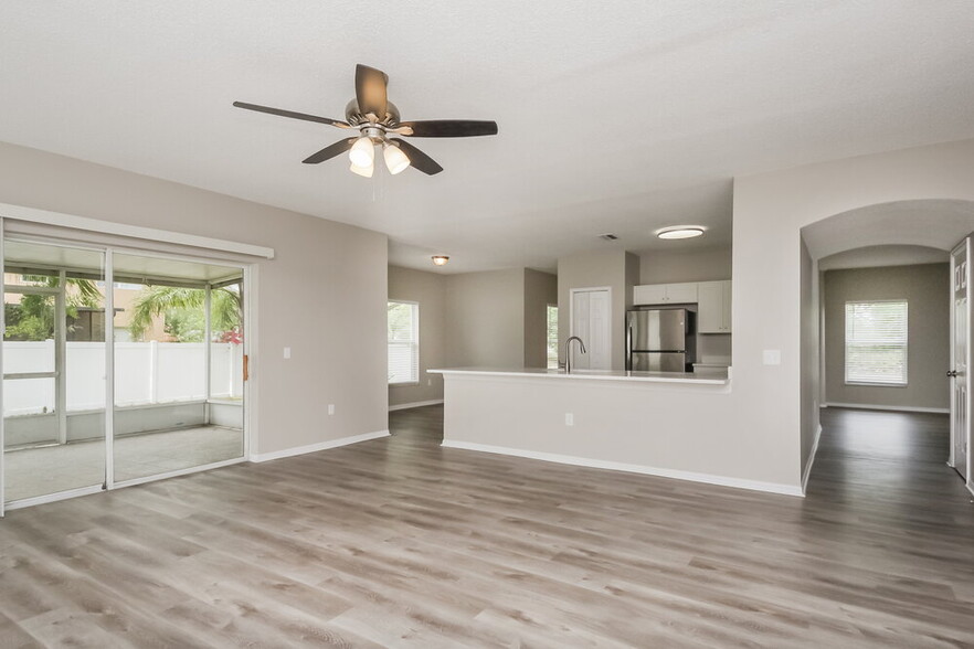 Building Photo - 553 Brentford Ct