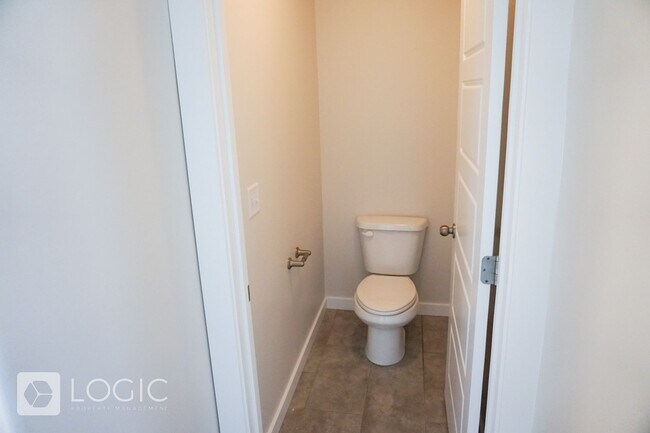 Building Photo - 15180 Gunpowder Ct