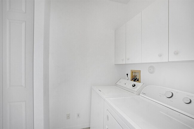 Building Photo - 6463 Colomera Dr