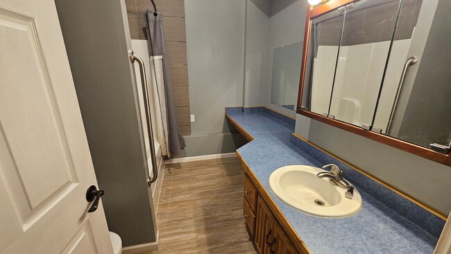 Building Photo - Spacious 3 Bed 2 Bath Home, Perfect for Families!