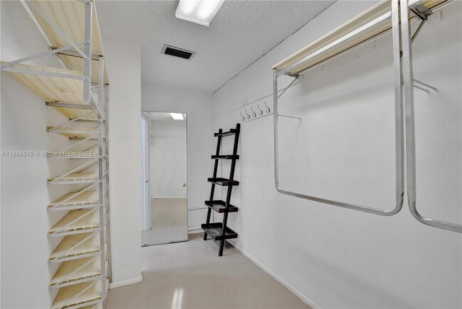Building Photo - 5708 Mulberry Dr