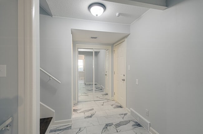 Building Photo - 9411 Fairwood Dr