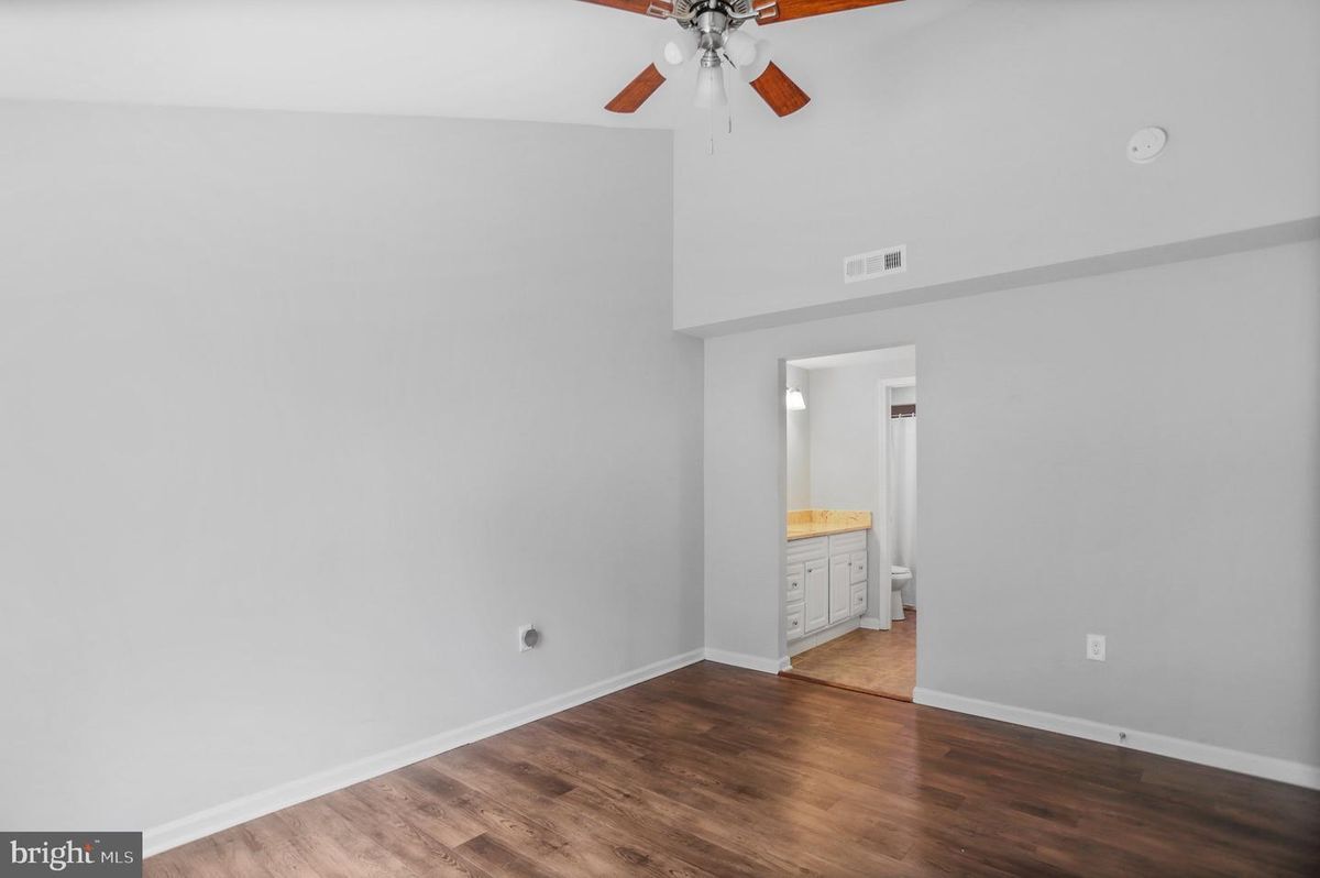 Building Photo - 1523 Kensington Dr