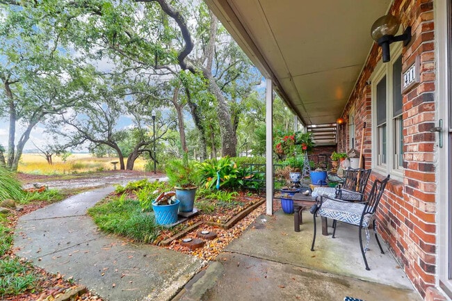 Building Photo - 412 St Charles Ct