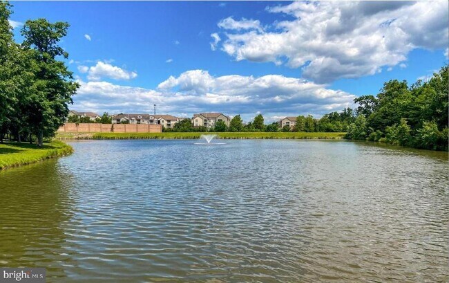 Building Photo - 1716 Lake Shore Crest Dr